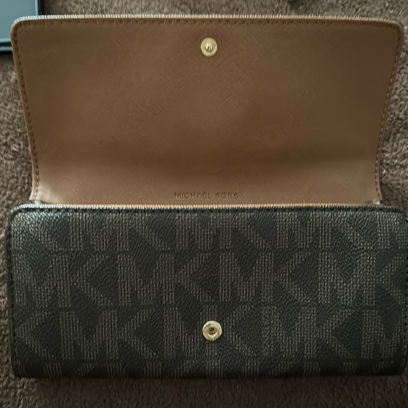 Michael Kors Handbags - Michael Kors Wallet